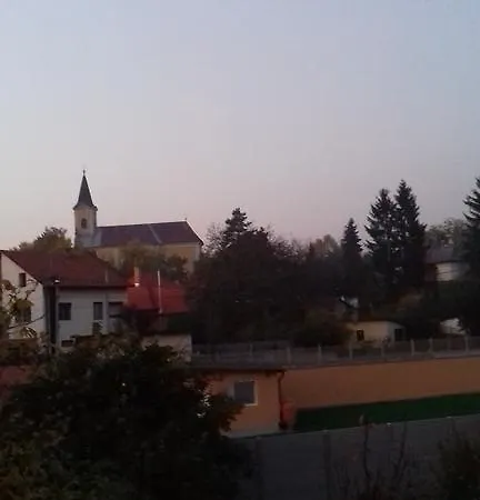 Iluska Vendeghaz Έγκερ