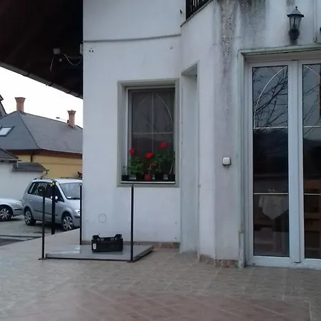 Iluska Vendeghaz Πανσιόν *