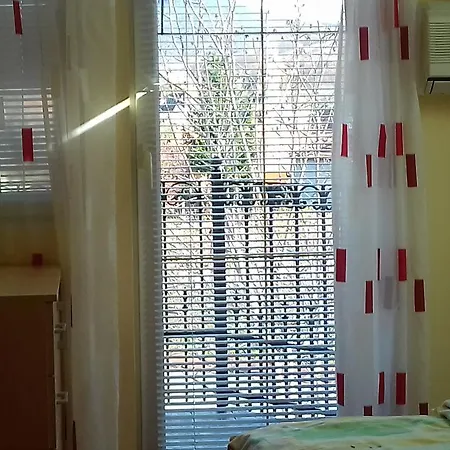 Iluska Vendeghaz * Έγκερ
