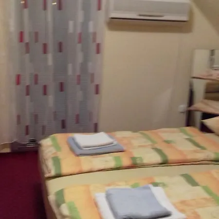 Πανσιόν Iluska Vendeghaz Έγκερ